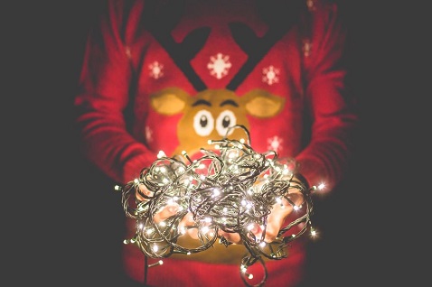 Person-in-Christmas-sweater-with-lights